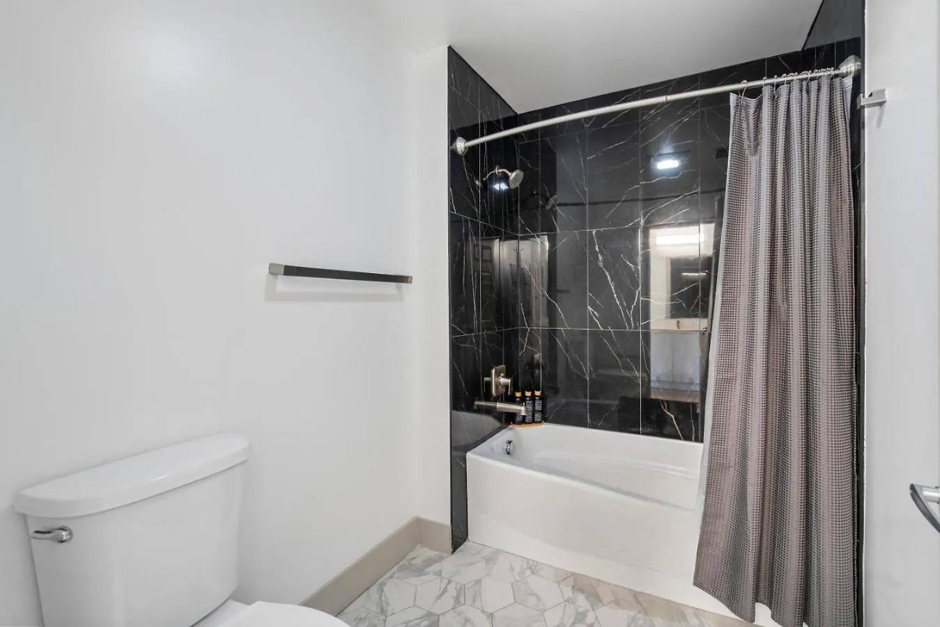 Apartment Uptown Luxury - Top Floor King Suite, Free Parking Charlotte United States
