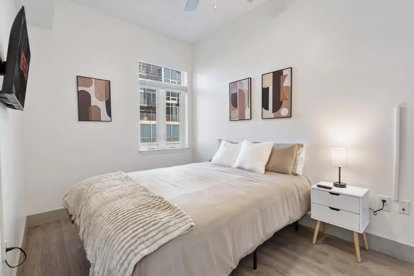 Uptown Luxury - Top Floor King Suite, Free Parking Charlotte 0*,  United States