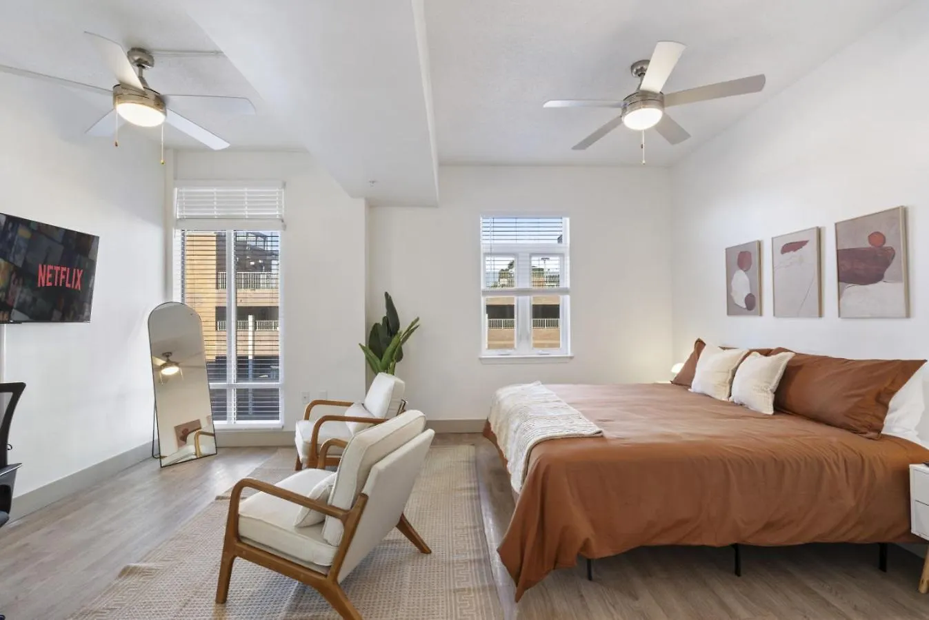 שרלוט Uptown Luxury - Top Floor King Suite, Free Parking