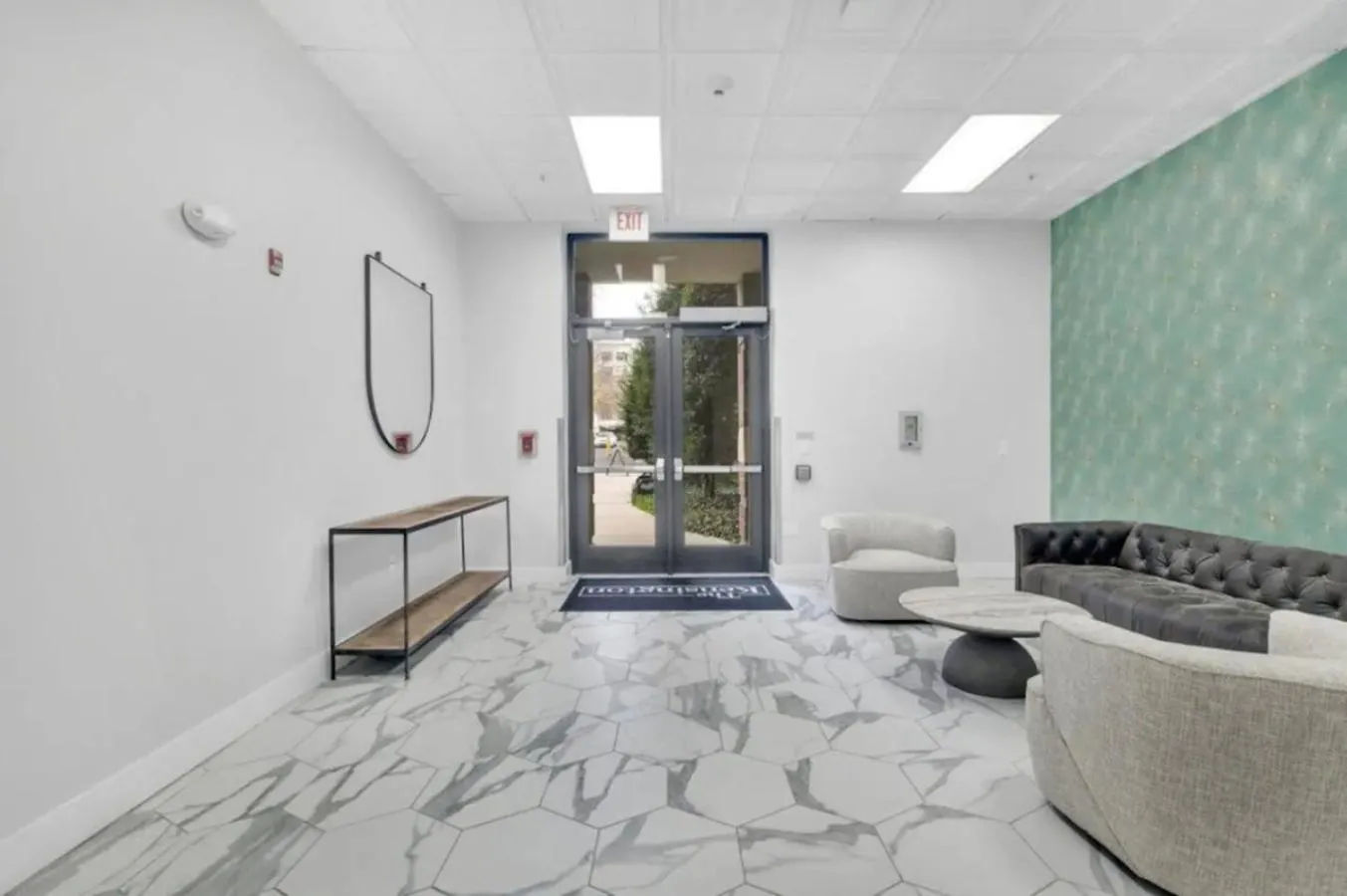 דירה שרלוט Uptown Luxury - Top Floor King Suite, Free Parking